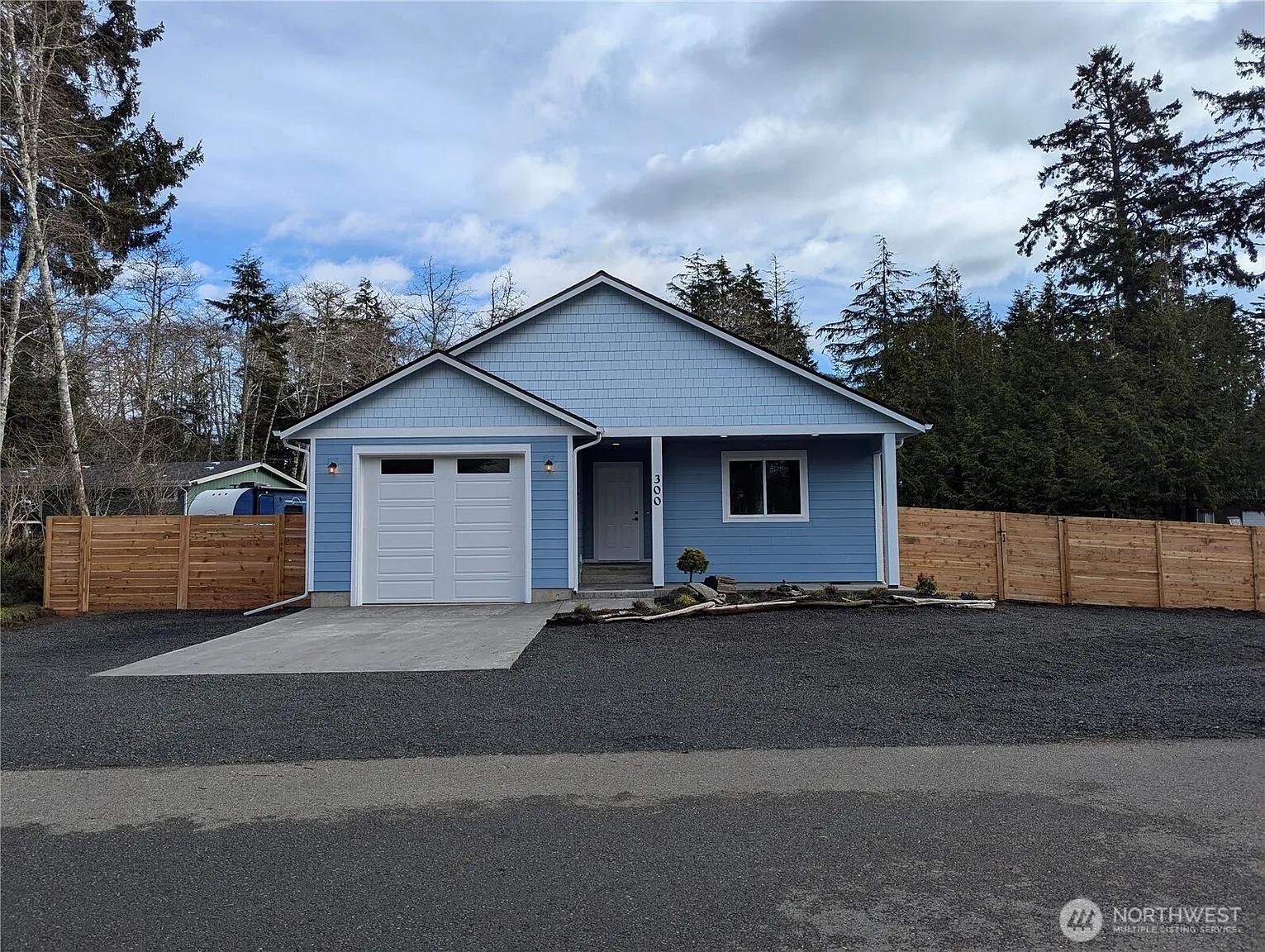 300 Lake View Loop NE photo 1