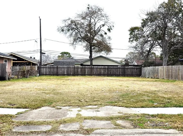 2711 Norman St, Pasadena, TX 77506