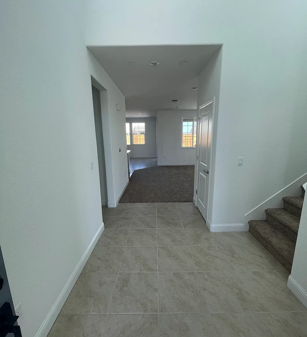 1442 Ascot Ln — Photo 2