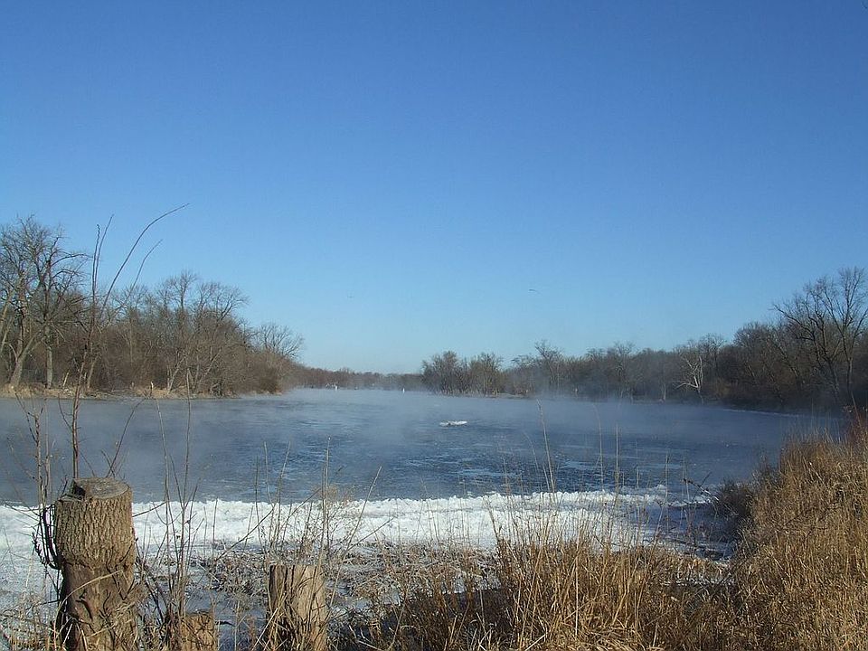 Over 650’ fox river frontage