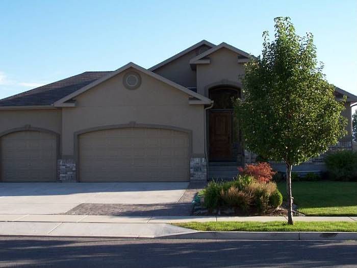 1st image of 1147 W Meadow Brook Ln