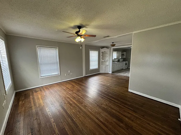 2600 McKenzie Ave — Photo 7