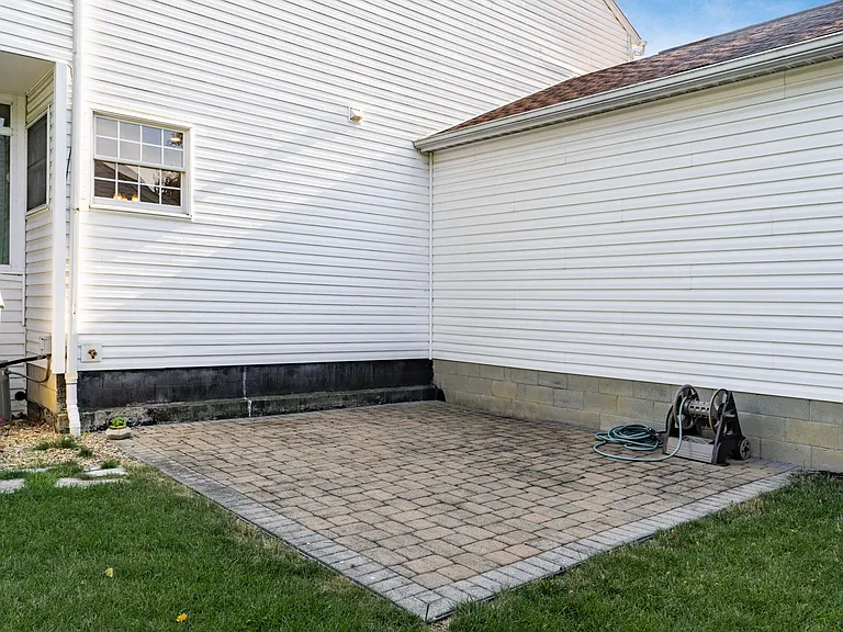 8446-1 Olenbrook Dr — Photo 38
