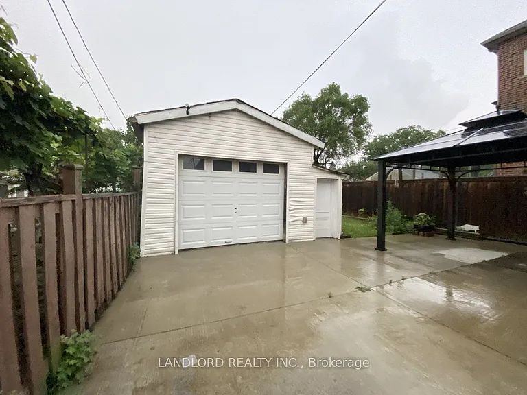 92 Holwood Ave #MAIN — Photo 17