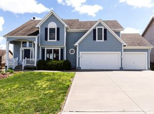 8211 NE 98th St, Kansas City, MO 64157