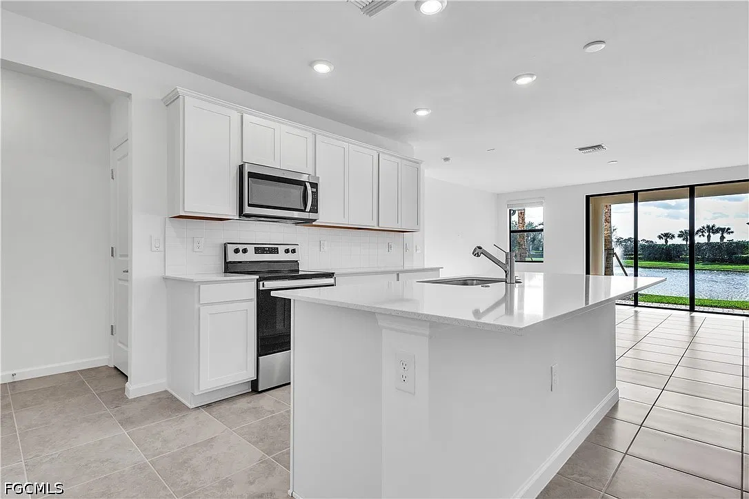 3 bed, 2.5 bath, 1679 sqft, $1,899 — Photo 4