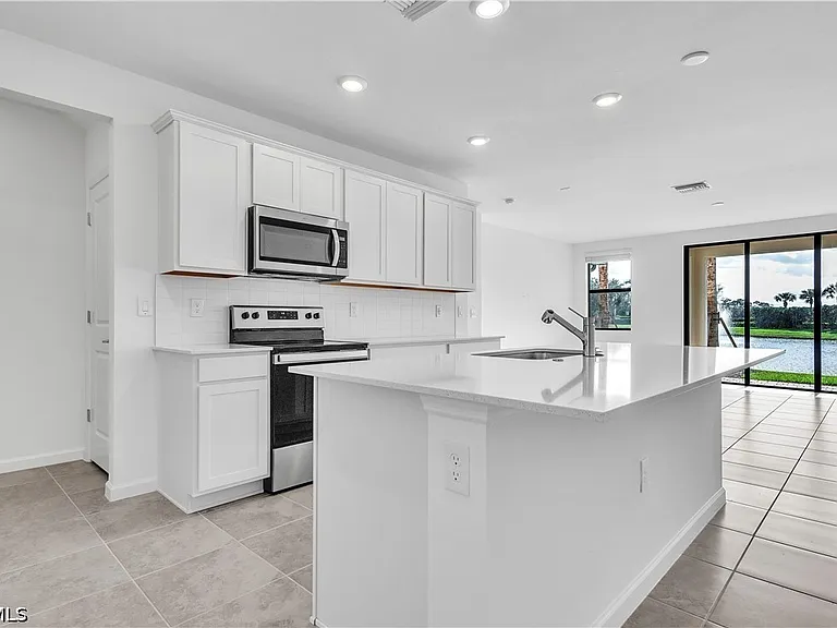 1424 Weeping Willow Ct — Photo 4