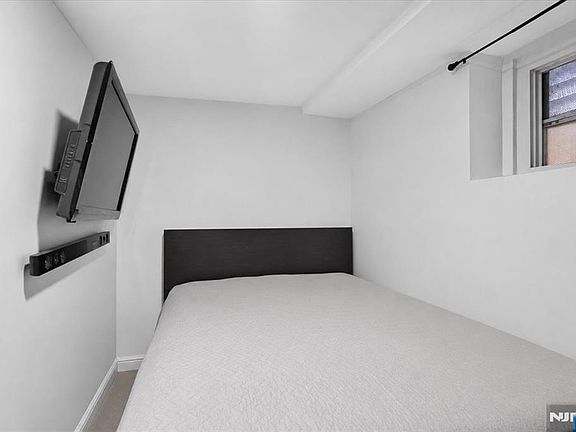 5th image of 293 Clifton Ave