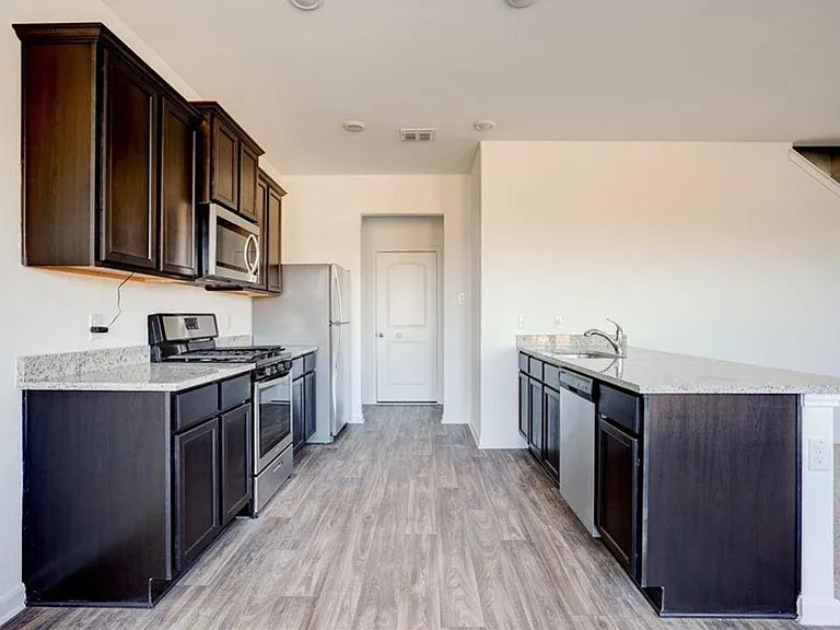 755 Wonderland Trl — Photo 3