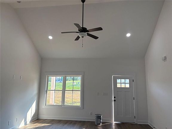 4th image of 3216 Phillips Rd