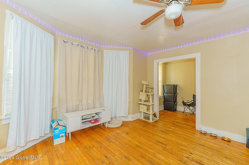 4th image of 497 Washington Avenue