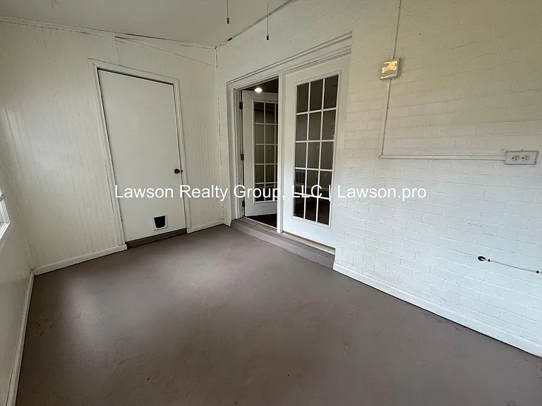 107 Oxford Sq — Photo 11