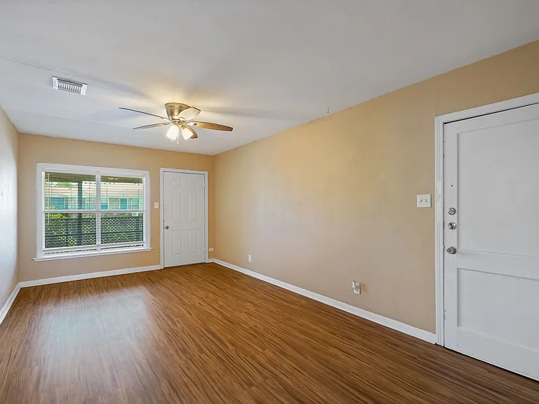 910 Ohio Ave #4 — Photo 3