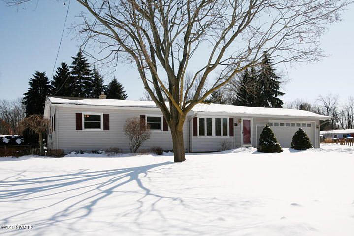 1st image of 132 Lincolnwood Dr