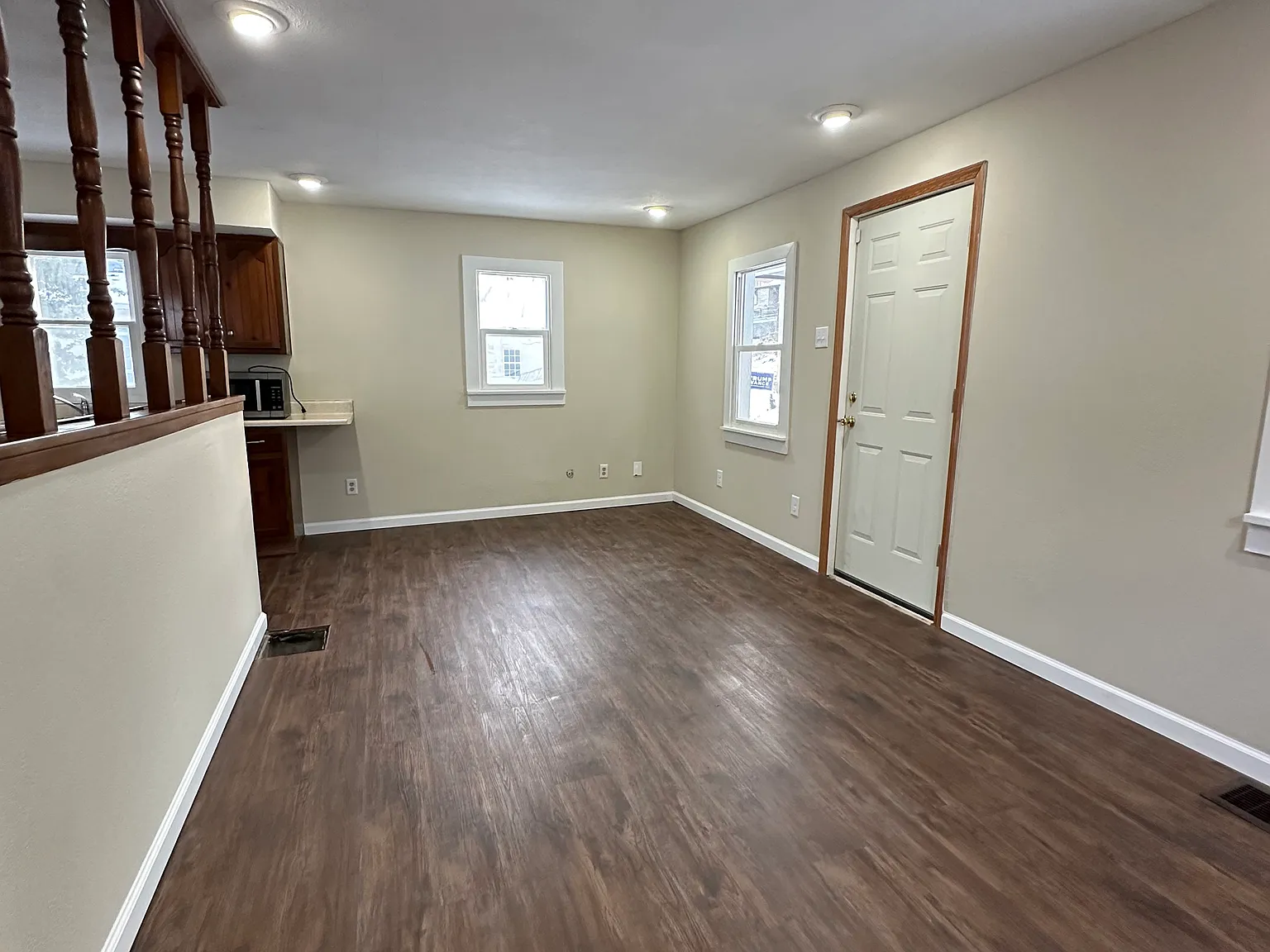 330 Harris Ln — Photo 1