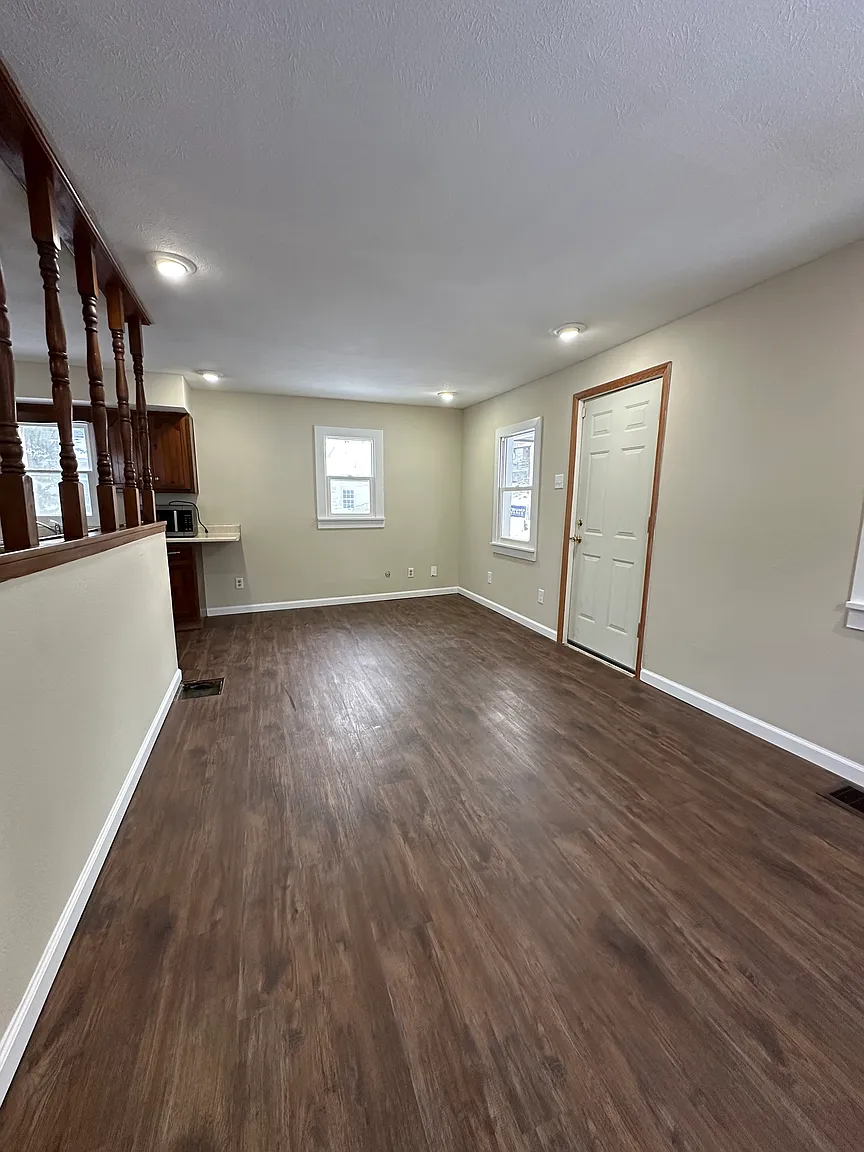 330 Harris Ln photo 1
