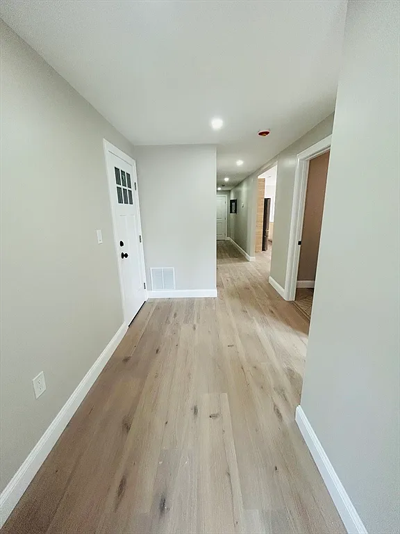 4 bed, 2.0 bath, 1200 sqft, $4,350 — Photo 4