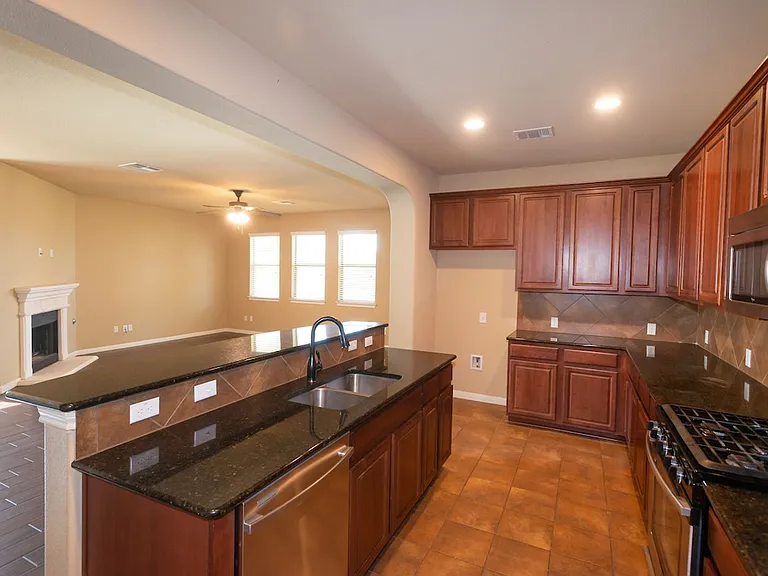 1078 Sussex Way — Photo 8