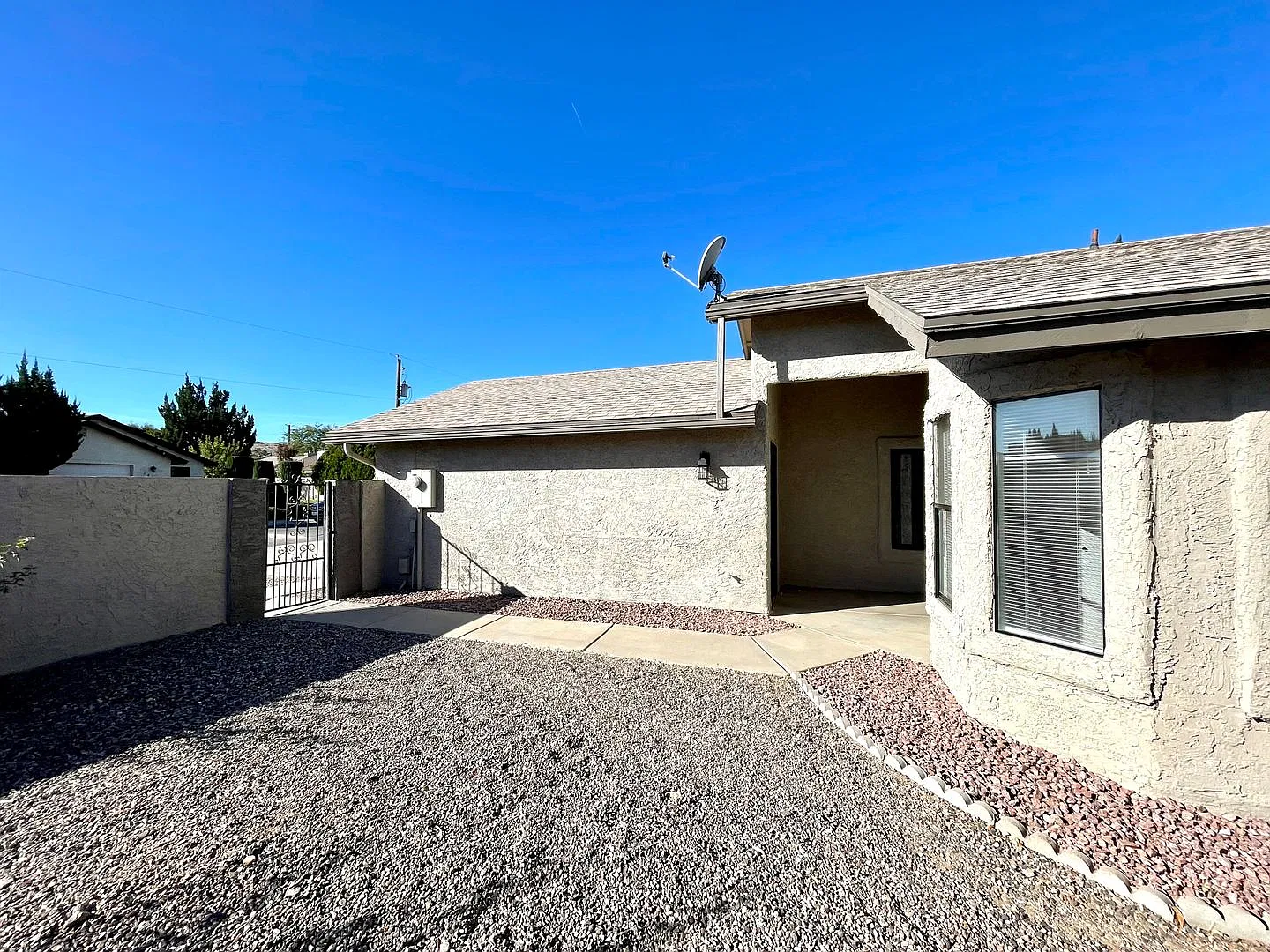 Spacious 2 Bedroom, 2 Bathroom Home Near The Golf Course! — Photo 3