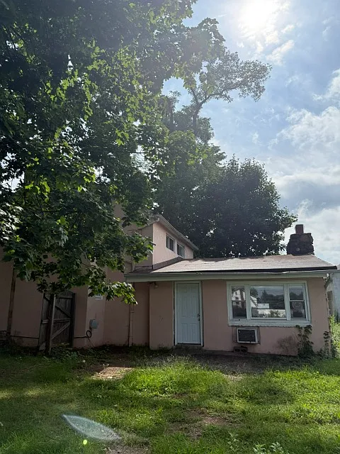 4 bed, 2.5 bath, 1579 sqft, $3,500 — Photo 3