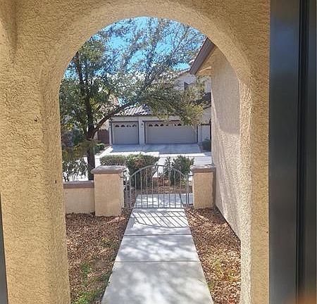 4th image of 304 Raptors View Ave