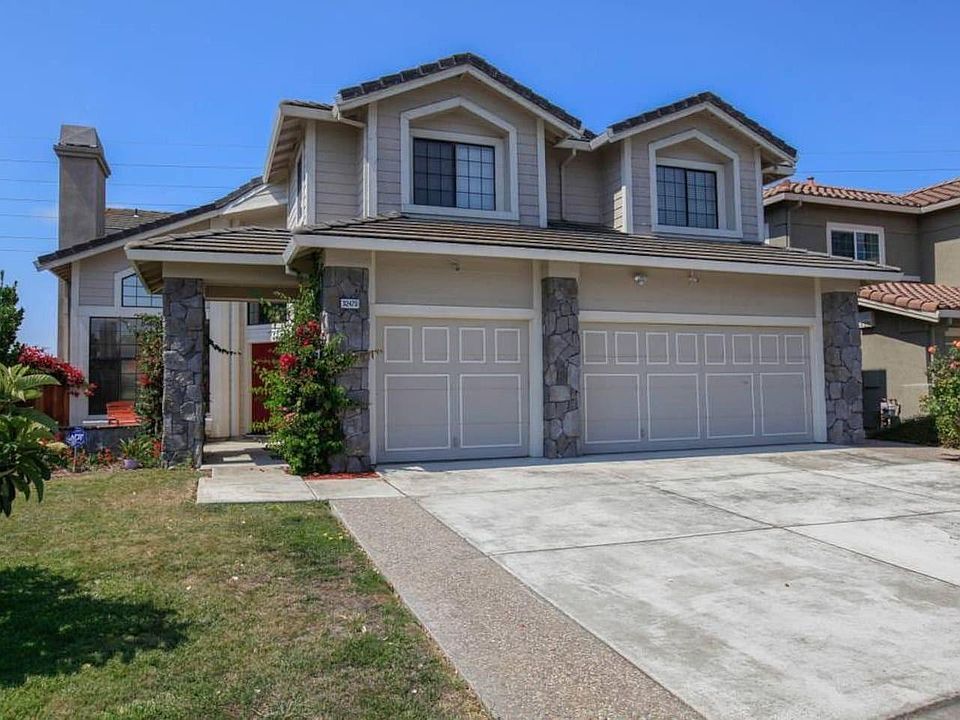 1st image of 32470 Monterey Dr