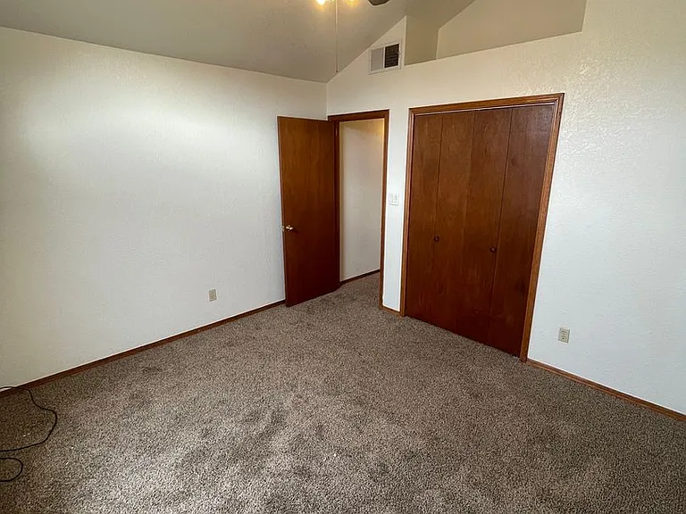5015 Emerald St — Photo 24