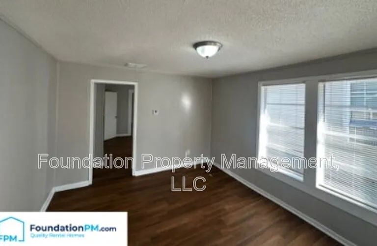 1596 Barton St — Photo 8