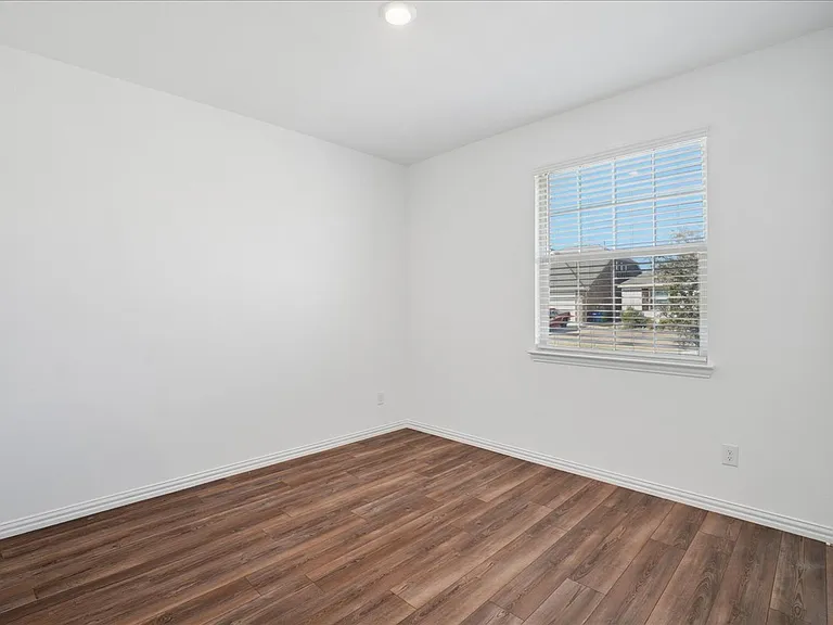 846 Sitwell Dr — Photo 12