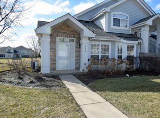 9517 Georgetown Ln, Crystal Lake, IL 60014