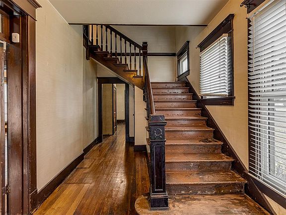 3rd image of 1904 Travis Rd