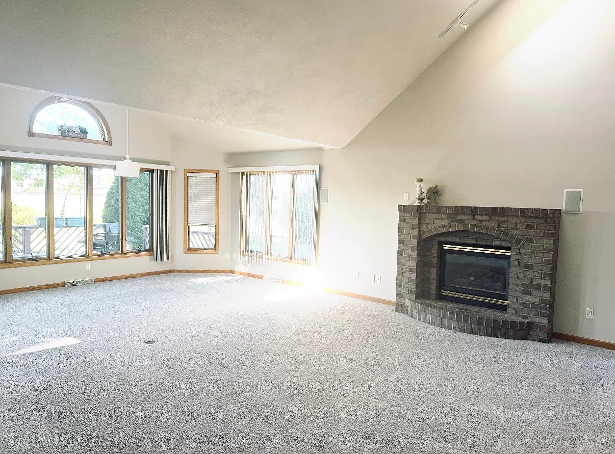 3 bed, 3200 sqft, $2,500 — Photo 2