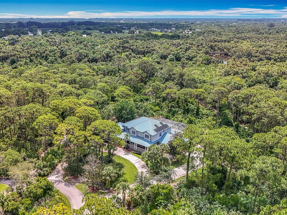 1st image of 105 NE Charleston Oaks Drive