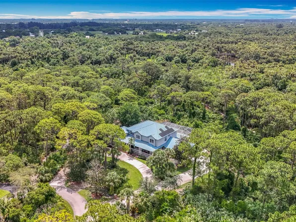 105 NE Charleston Oaks Drive, Port St Lucie, FL 34983