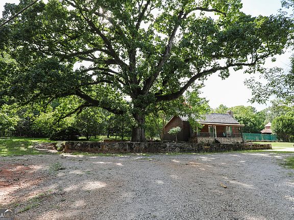 3rd image of 363 Sanders Davis Rd