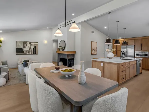 20850 Collins St, Woodland Hills, CA 91367