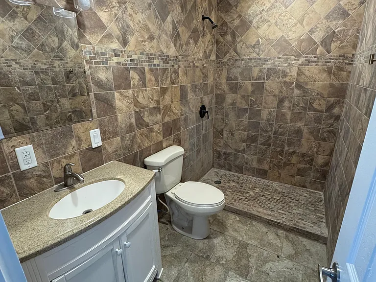 416 E Chippewa Ave — Photo 11