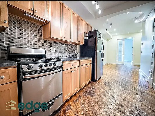 4th image of 48 Wilson Ave #4L