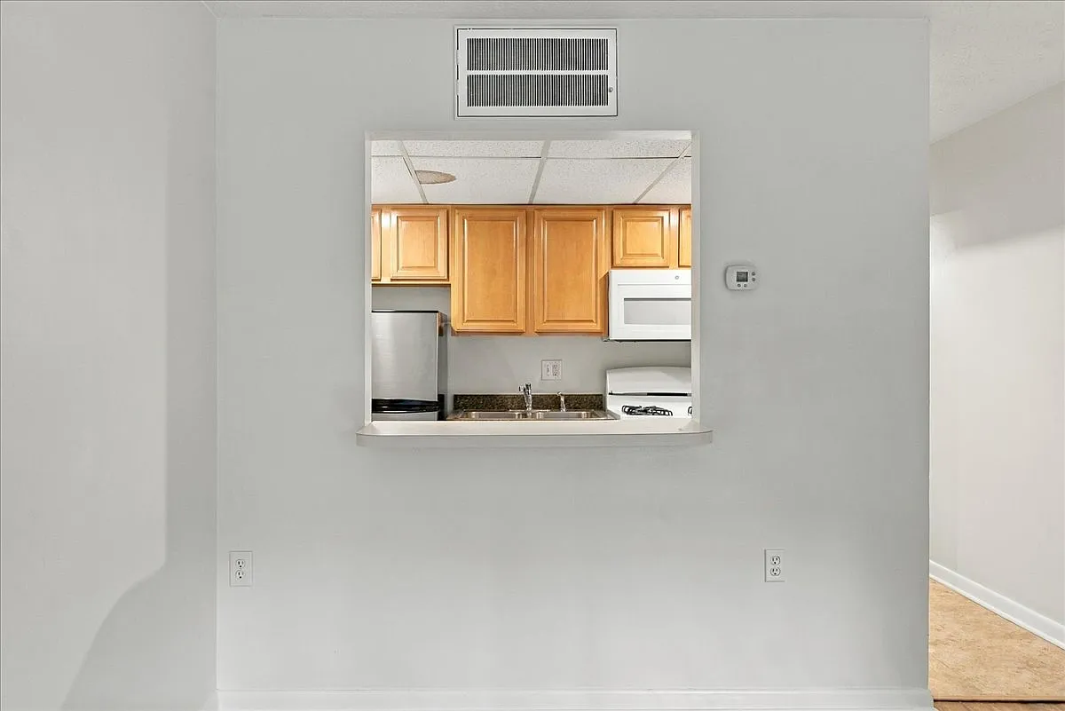 1 bed, $1,300 — Photo 3
