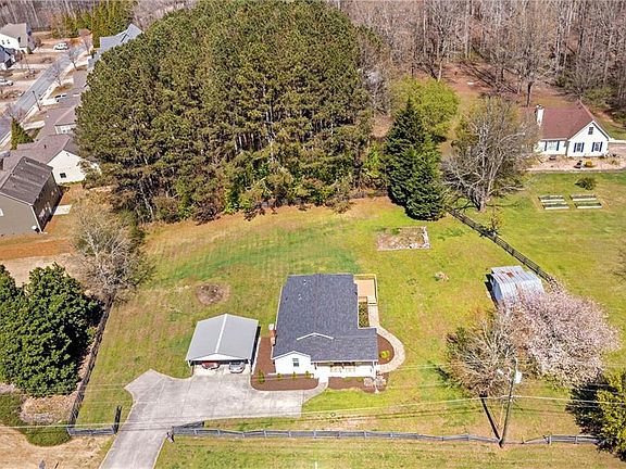 2nd image of 3020 Spot Rd