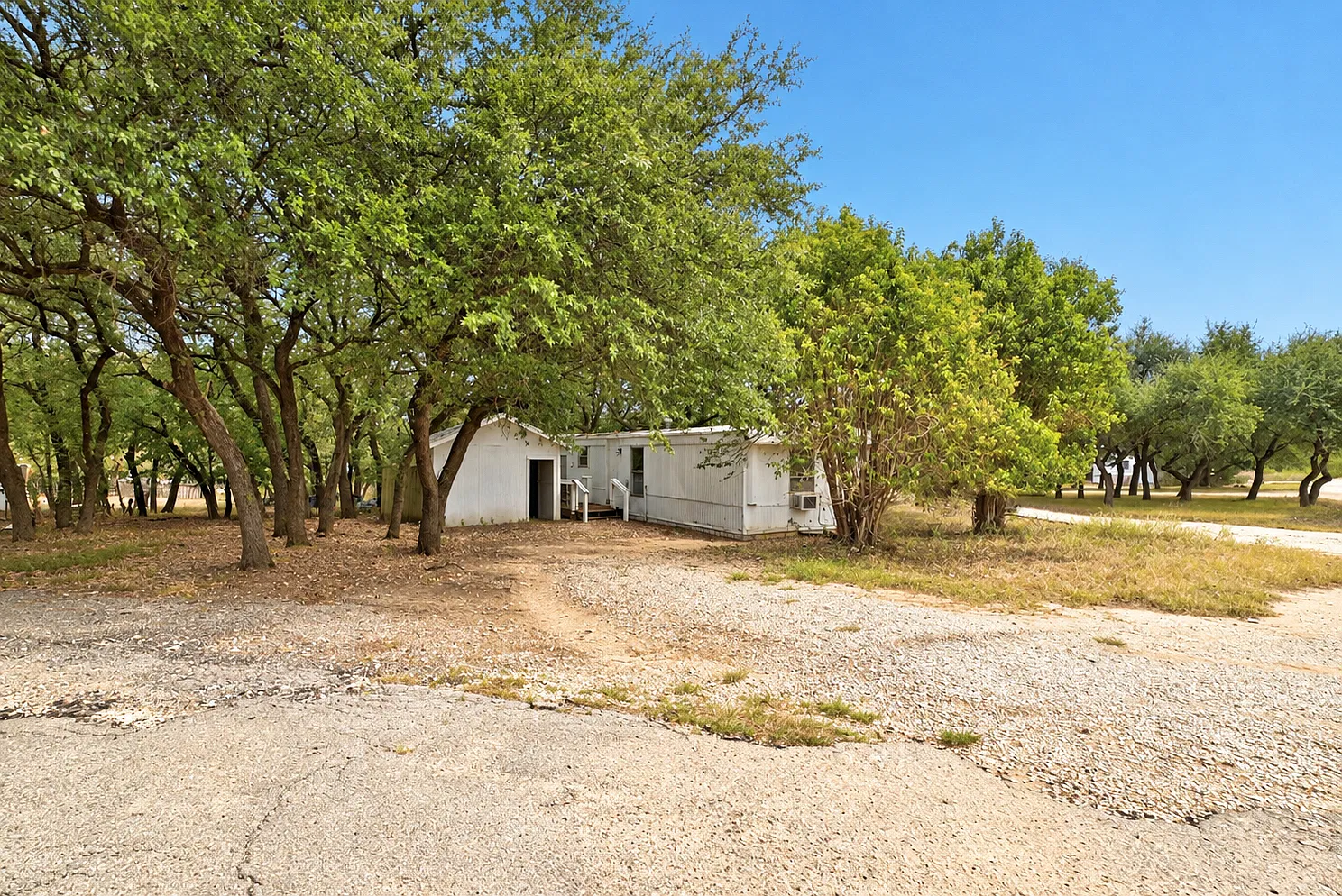 2 bed, 702 sqft, $1,066 — Photo 4