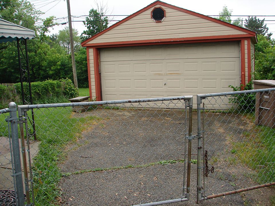 2nd image of 764 Emerson Ave