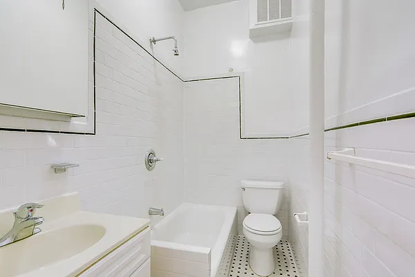 Rented by Cooper & Cooper Real Estate | media 11