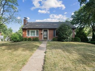 7017 Greenholly Dr, Saint Louis, MO 63123