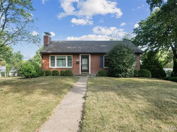 7017 Greenholly Dr, Saint Louis, MO 63123
