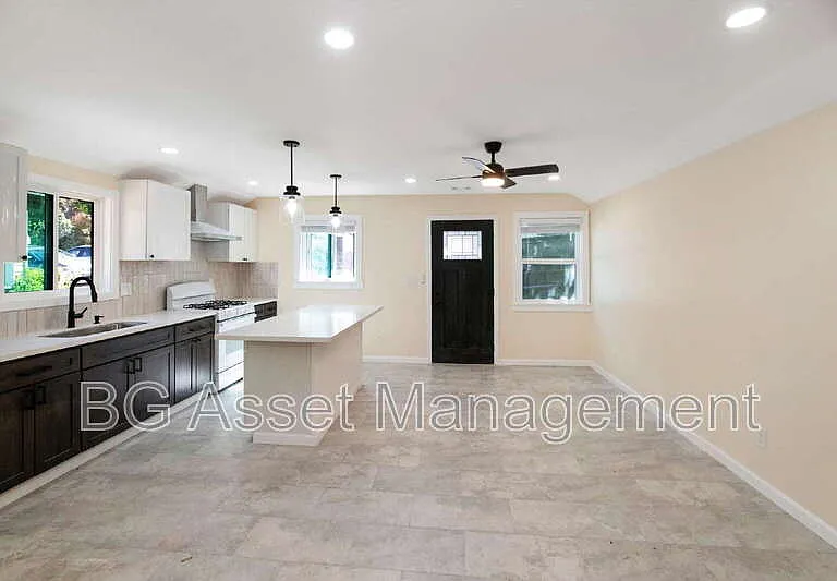 2807 Sabral Cir — Photo 4
