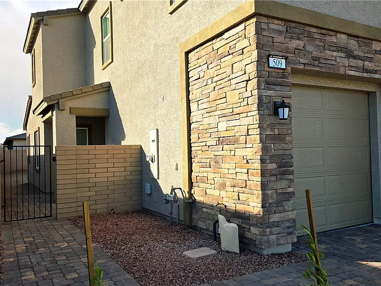 509 Arthur Pointe St #0 — Photo 2