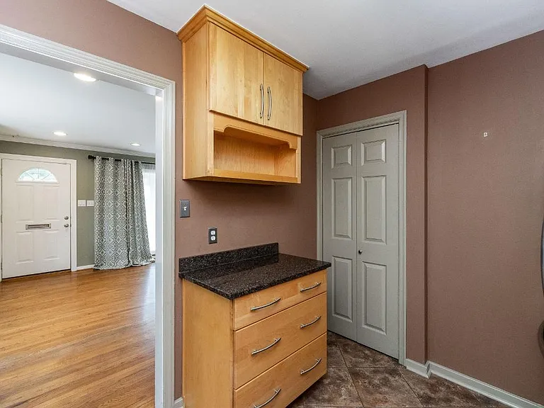 6814 Duke Dr — Photo 17
