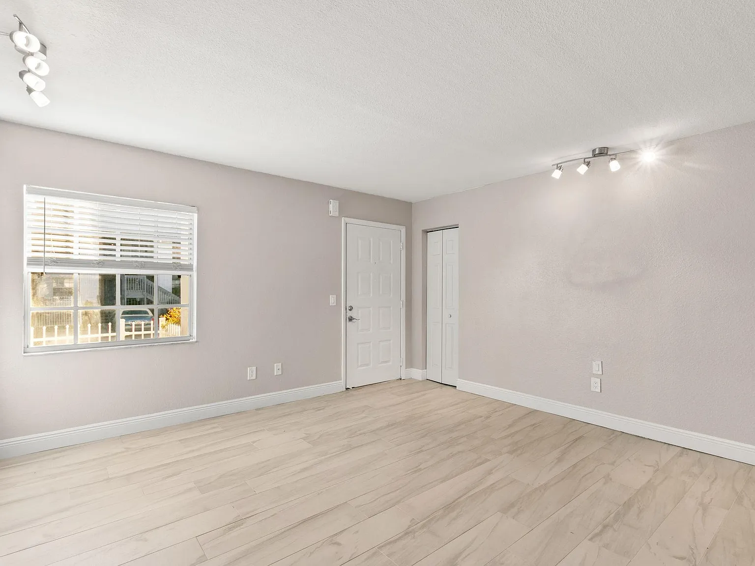 2 bed, 1020 sqft, $1,800 — Photo 4