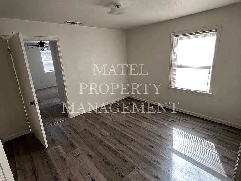 548 Esgar Ave — Photo 11
